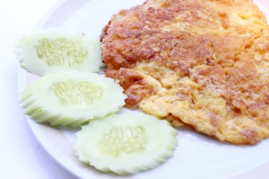 Geleneksel Tay omlet, basit ama lezzetli. Tay insanlar iyi biliyor. Sade omlet çok iyidir, Vejetaryen gıda, sağlıklı gıda, Tayland mutfağı.
