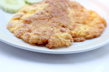 Geleneksel Tay omlet, basit ama lezzetli. Tay insanlar iyi biliyor. Sade omlet çok iyidir, Vejetaryen gıda, sağlıklı gıda, Tayland mutfağı.