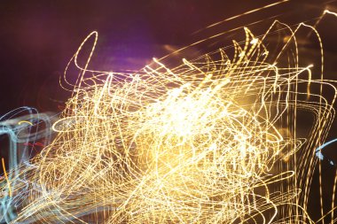 yavaş hızı ile hareket ışık çekim, sokak ışıkları gece zamanında hız arabada. ışık arka plan.