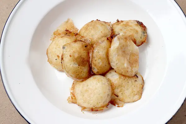 Carne dolce tailandese, dolce tailandese, budino di cocco tailandese. Kanom Krok  . — Foto Stock