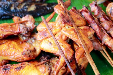 Muz Yaprak, ızgara tavuk, Tay tarzı yiyecek kızarmış tavuk. -Tay geleneksel menü