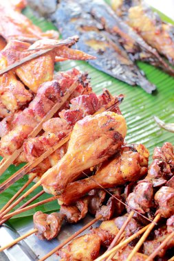 Muz Yaprak, ızgara tavuk, Tay tarzı yiyecek kızarmış tavuk. -Tay geleneksel menü