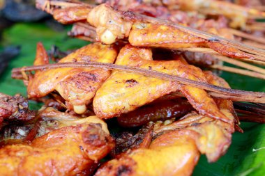 Muz Yaprak, ızgara tavuk, Tay tarzı yiyecek kızarmış tavuk. -Tay geleneksel menü