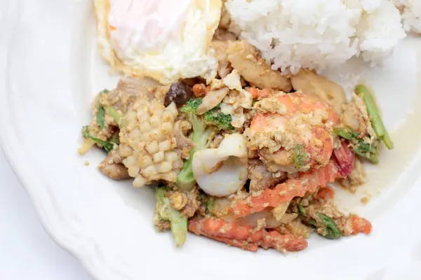 Mariscos de cáscara blanda en polvo de curry y arroz jazmín tailandés —  Fotos de Stock