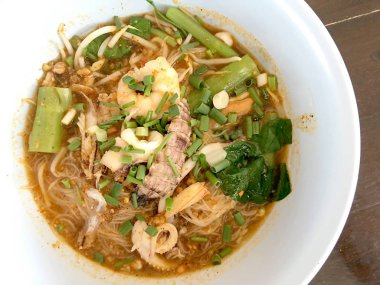 Tay şehriye çorbası ile deniz ürünleri, Tom Yum, Tayland Gıda