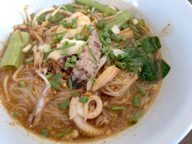 Tay şehriye çorbası ile deniz ürünleri, Tom Yum, Tayland Gıda