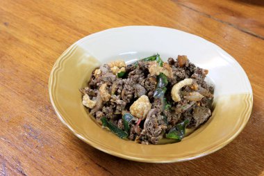 Baharatlı kızarmış kıyılmış domuz salata, Tay baharatlı karaciğer salata, Kuzey Tayland Gıda