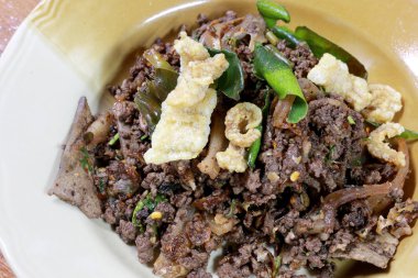 Baharatlı kızarmış kıyılmış domuz salata, Tay baharatlı karaciğer salata, Kuzey Tayland Gıda