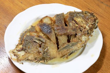 Derin kızarmış Tilapia balık, sıcak et yemekleri