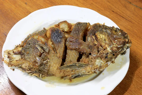Derin kızarmış Tilapia balık, sıcak et yemekleri