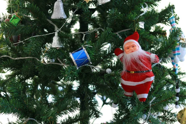 Árbol Navidad Con Decoraciones Juguetes — Foto de Stock