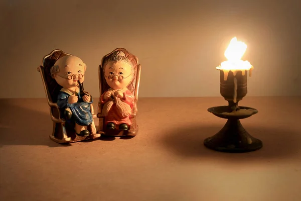 Grandma and grandpa dolls in chinese uniform style standing on wooden background. in chinese new year — Stock Photo, Image