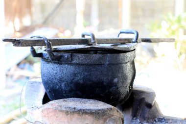 siyah pot ve Tayland, eski pot siyah renkli kuzeyde yemek pişirmek için odun