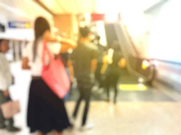 Unscharfes Bild Von Menschen Bahnhofshalle Die Auf Zug Warten — Stockfoto