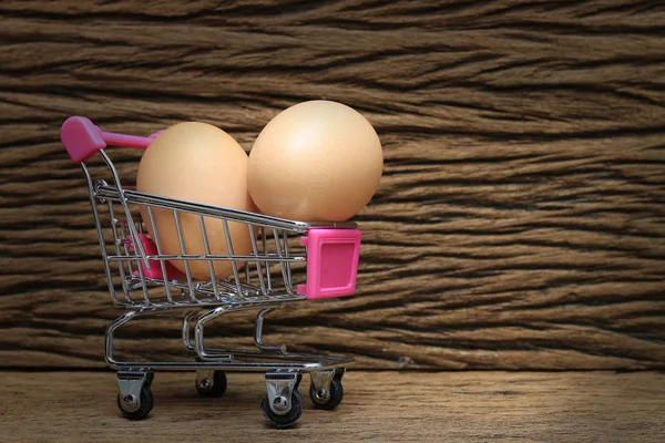 Eier Warenkorb Auf Altem Schönen Holzgrund Braune Eier Korb — Stockfoto