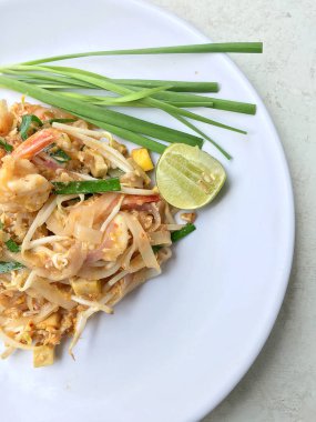 Yastık tavada kızartılmış Tay, Pirinç Noodle ile karides. Tayland'ın ulusal ana yemek biri. Tayland popüler gıda.
