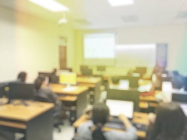 Bulanık öğrencilerin sınıfta eğitim kavramı. Sınıf öğrencileri Üniversitesi'nde. Ücretsiz eğitim. Takım öğretim.