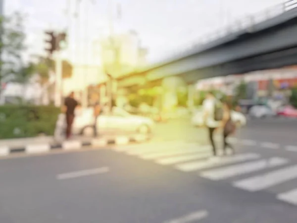 Absztrakt körkörös bokeh mozgólencse elmossa a város és az utcai fény hátterét, vagy Bokeh fény az utcai autóból éjszaka. Bangkok Expressway Thaiföld. — Stock Fotó