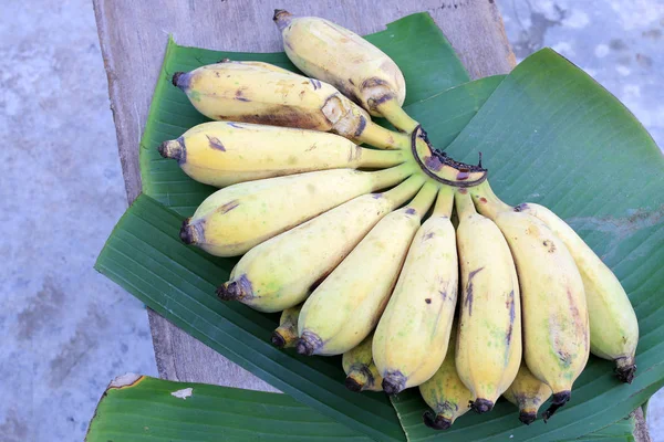 Banane Biologiche Foglie Banana Fattoria All Aperto — Foto Stock