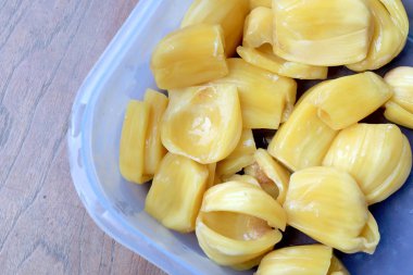 Tatlı sarı nefesi, tropikal meyve parçası.