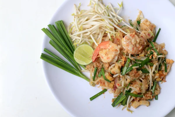 Comida Tailandesa Pad Thai Revuelve Los Fideos Fritos Con Camarones — Foto de Stock