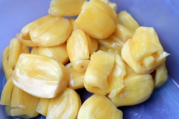 Tatlı sarı nefesi, tropikal meyve parçası.