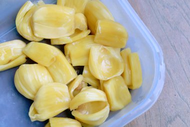 Tatlı sarı nefesi, tropikal meyve parçası.