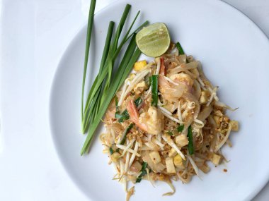 Yastık tavada kızartılmış Tay, Pirinç Noodle ile karides. Tayland'ın ulusal ana yemek biri. Tayland popüler gıda.