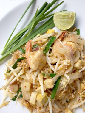 Yastık tavada kızartılmış Tay, Pirinç Noodle ile karides. Tayland'ın ulusal ana yemek biri. Tayland popüler gıda.