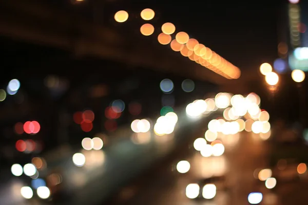 五颜六色的模糊背景与夜间城市灯 — 图库照片