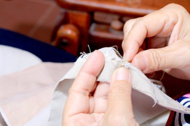 terzi, portre, elbise, iplik, işyeri, arka plan, iş, kumaş, giyim, giyim, renk, kavramı, yaratıcı, Tasarımcısı, tasarımı, kumaş, erkek, yeşil, sanayi, malzeme, iğne, needlecraft, needlewoman, işgal, insanlar, Meslek, dikmek