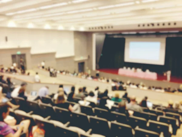 商业会议和演示文稿的模糊图像 人民会议研讨会 观众在会议厅 会议厅内部 温暖和复古色调照片 — 图库照片