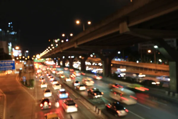 Abstrakt cirkulär bokeh rörelse lins suddiga bakrund av stad och gatubelysning eller Bokeh ljus från bil på gatan på natten. Bangkok Expressway Thailand. — Stockfoto
