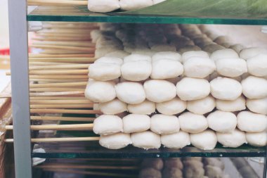 Fırında ızgara köfte. Tayland Sokak Yemekleri .