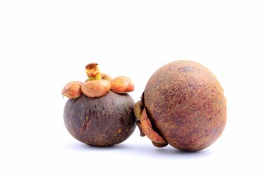 Taze Mangosteen beyaz arka plan üzerinde izole. Tropikal meyve.