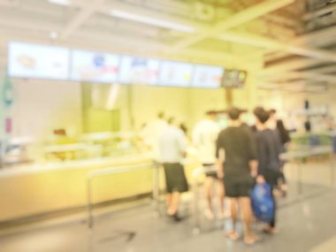 Tren istasyonu salonu arkaplanı bulanıklaştı