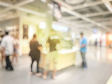 donanım mağaza veya depo kapalı ve açık tavan vantilatörleri, flushmount, çeşitli alışveriş insan bulanık görüntü gömme parça ışıklar, yol açtı. Vintage sesi ile birlikte ışık efekti.