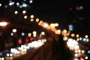 Soyut dairesel Bokeh hareket lensleri şehir ve sokak lambası veya gece vakti Bokeh ışığı. Bangkok Otoyolu Tayland.