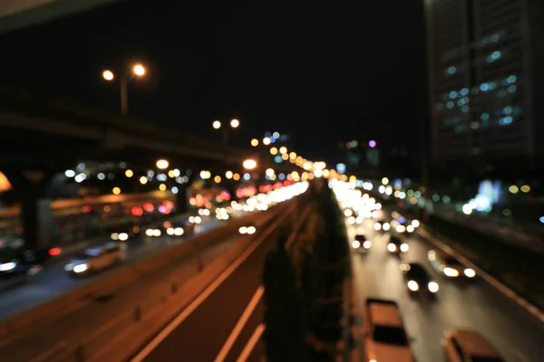 Abstrakcyjny okrągły bokeh obiektyw ruchu rozmycia zaplecza miasta i ulicy światła lub Bokeh światła z samochodu na ulicy w nocy. Bangkok Expressway Tajlandia. — Zdjęcie stockowe