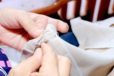 terzi, portre, elbise, iplik, işyeri, arka plan, iş, kumaş, giyim, giyim, renk, kavramı, yaratıcı, Tasarımcısı, tasarımı, kumaş, erkek, yeşil, sanayi, malzeme, iğne, needlecraft, needlewoman, işgal, insanlar, Meslek, dikmek