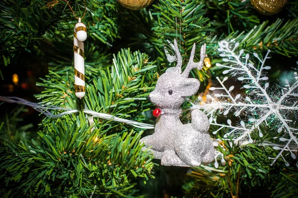 Close Van Kerstversiering Giften Kerstboom Geschenken Voor Nieuwjaar Achtergrond Vintage — Stockfoto