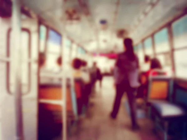在泰国的早晨 人们在公交车上模糊的图像背景 从里面看曼谷的乘客 复古和电影色调效果 — 图库照片