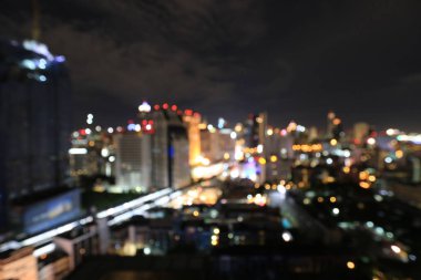 Soyut dairesel Bokeh hareket lensleri şehir ve sokak lambası veya gece vakti Bokeh ışığı. Bangkok Otoyolu Tayland.