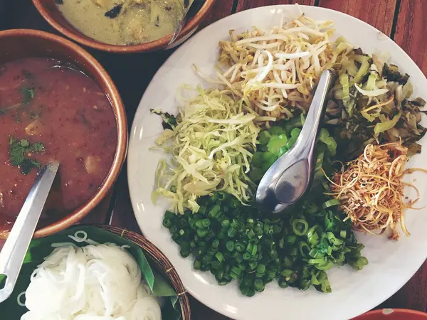 Variedad Verduras Locales Que Tienen Con Fideos Arroz Curry Mezclado — Foto de Stock