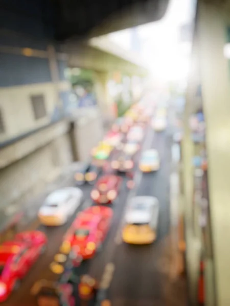 Absztrakt körkörös bokeh mozgólencse elmossa a város és az utcai fény hátterét, vagy Bokeh fény az utcai autóból éjszaka. Bangkok Expressway Thaiföld. — Stock Fotó