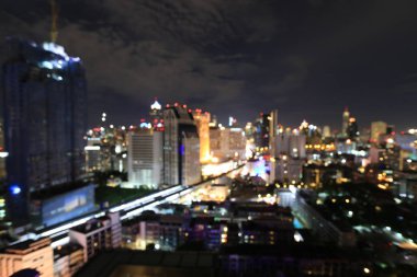 Soyut dairesel Bokeh hareket lensleri şehir ve sokak lambası veya gece vakti Bokeh ışığı. Bangkok Otoyolu Tayland.