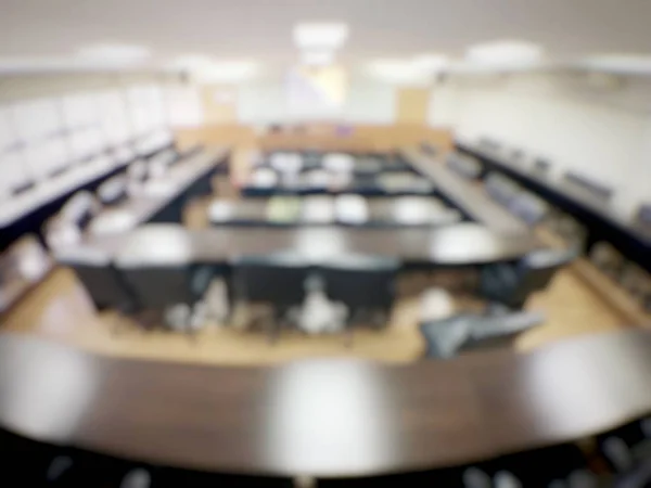 추상적인 현대적인 회의실 세미나 테이블 이미지를 교실에서의 빈티지 — 스톡 사진