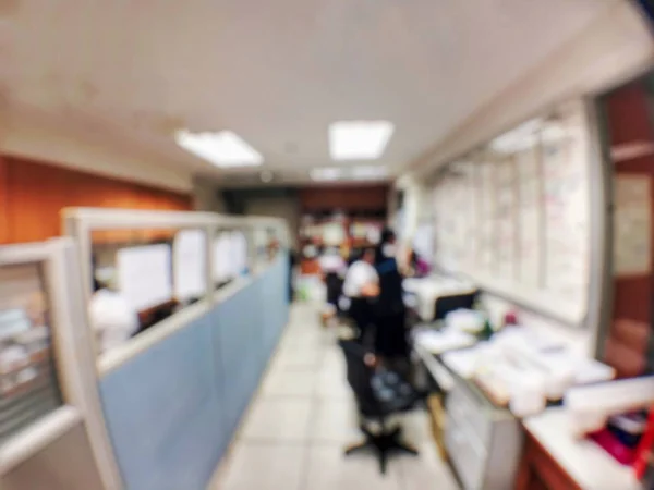 Concepto de educación sobre los estudiantes borrosos en el aula. Estudiantes de aula en la universidad. Educación gratuita. Enseñanza en equipo . —  Fotos de Stock