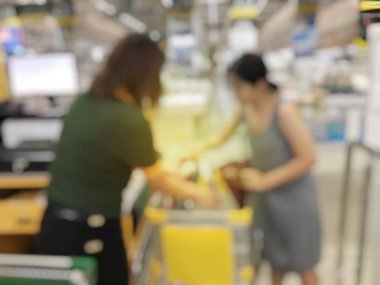Grup alışveriş insan bulanık görüntü. Alışveriş kavramı.