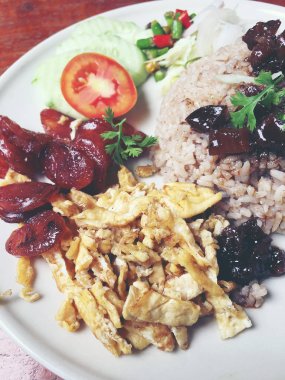 Karidesli Pilav pişirilir 